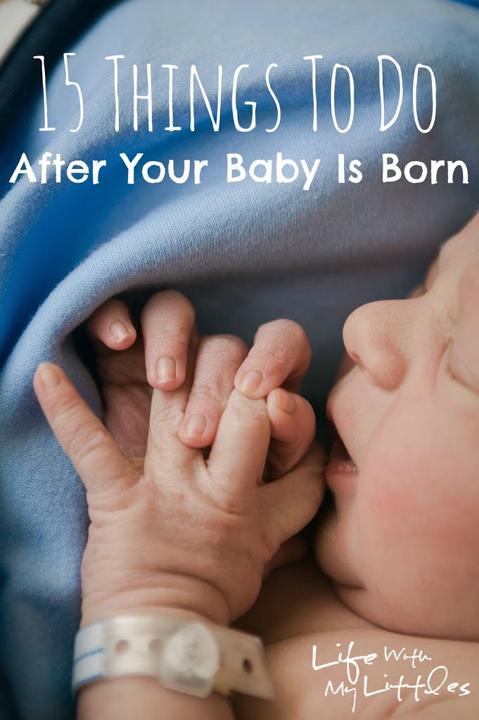 Not sure what things need to get done after your baby is born? Here are 15 things to do after your baby is born in the days and weeks after your baby is born! A great postpartum to do list!