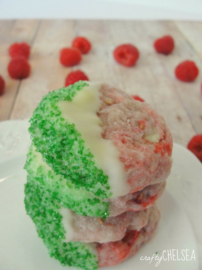Raspberry White Chocolate Shortbread Cookies: The perfect mix of fruit and white chocolate in a delicious Christmas cookie! Raspberry White Chocolate Shortbread Cookies: The perfect mix of fruit and white chocolate in a delicious Christmas cookie!