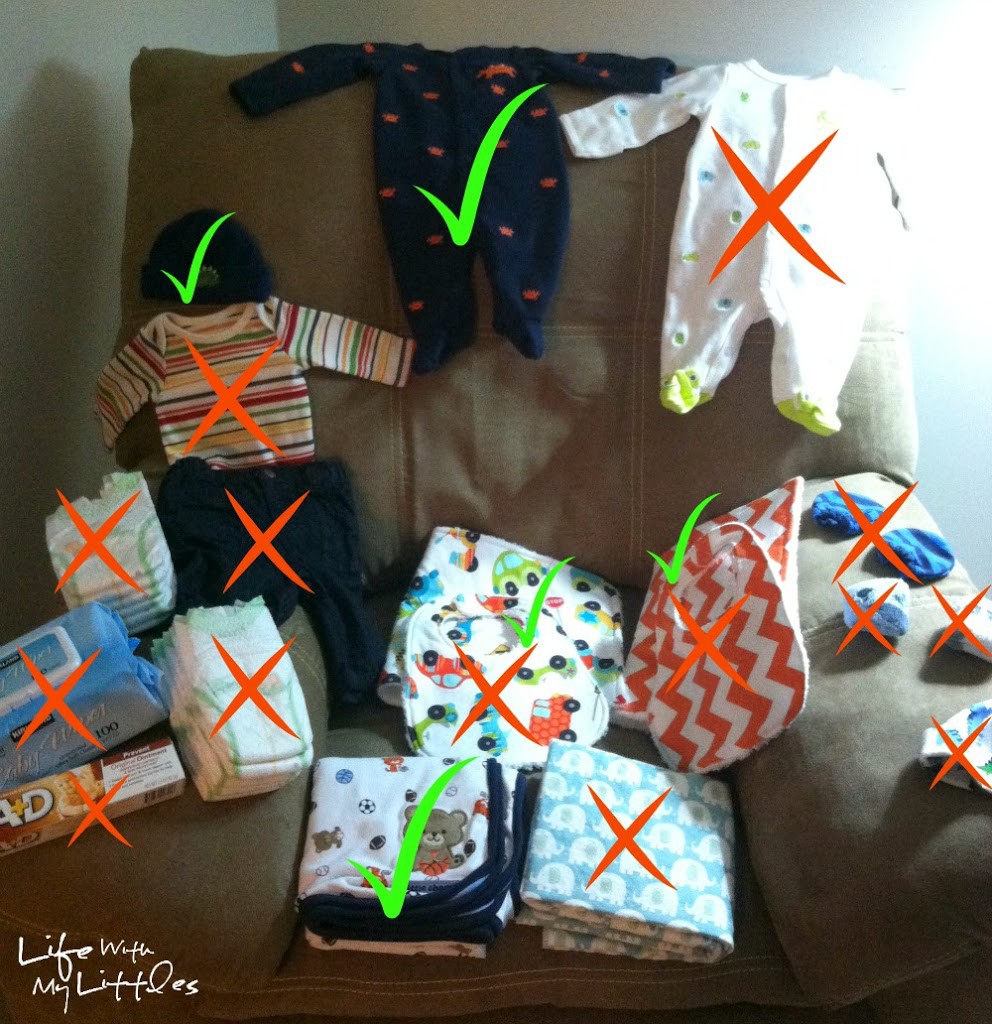 What to Pack in Your Baby's Hospital Bag: What an experienced mom packed the first time, what she didn't use, and what she packed the second time! A super helpful list! what-i-used