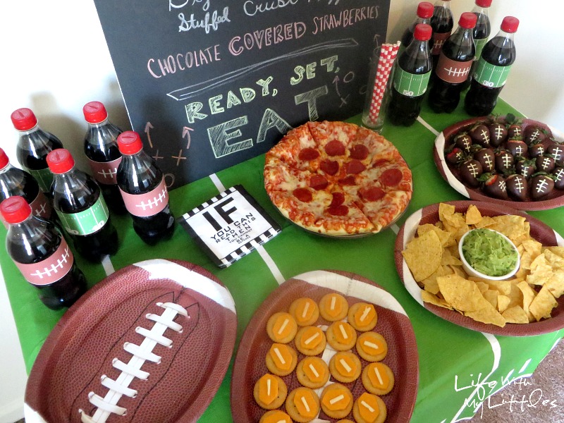 Dress up your Coca-Cola bottles with these free football bottle sleeve printables! Plus some great ideas for your game day food table!