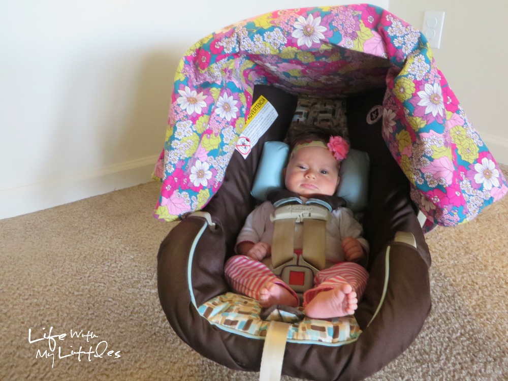 Quilted Car Seat Cover Tutorial: An easy-to-follow tutorial to sew your own car seat cover using multiple fabrics! Perfect for baby!