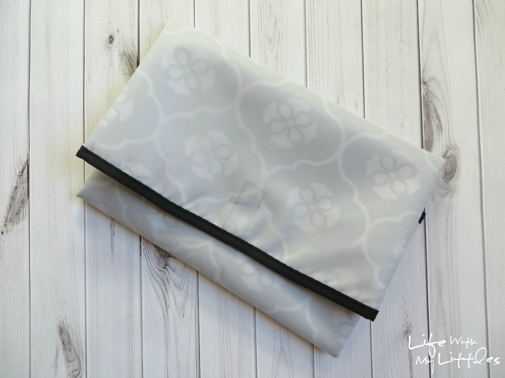 Diaper bag essentials for the first six months. What to put in your diaper bag for babies 0-6 months old! Diaper bag essentials for the first six months. What to put in your diaper bag for babies 0-6 months old!