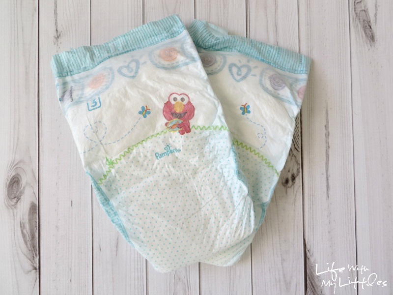 Diaper bag essentials for babies 6-12 months old. Great tips and super helpful explanations on what to keep in your diaper bag! Diaper bag essentials for babies 6-12 months old. Great tips and super helpful explanations on what to keep in your diaper bag!