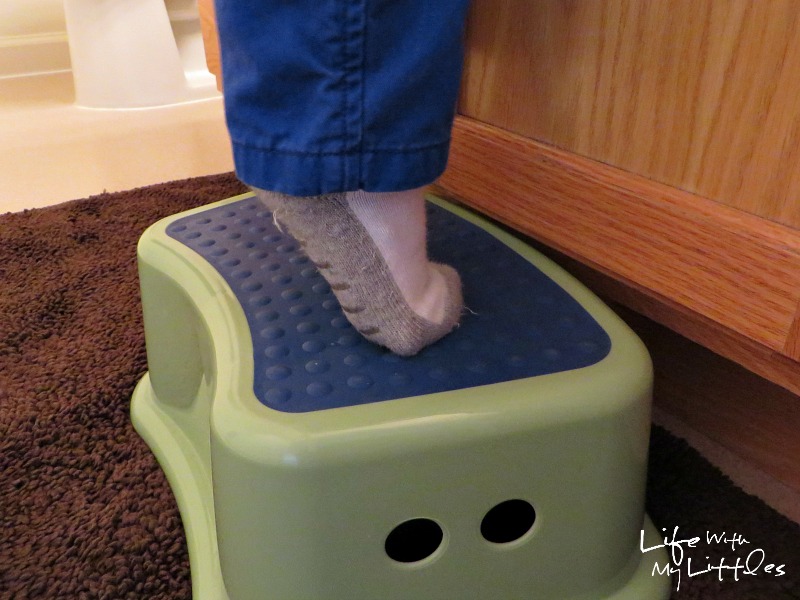 Tips for how to teach your toddler to wash their hands. Six tips that will make it easier when your toddler gets ready for potty training! Tips for how to teach your toddler to wash their hands. Six tips that will make it easier when your toddler gets ready for potty training!