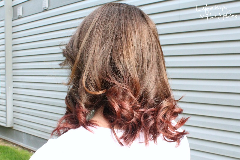 How to temporarily dip-dye your hair with Kool-Aid. Get the perfect ombre or colorful streak for summer with this fast and temporary hair coloring trick!