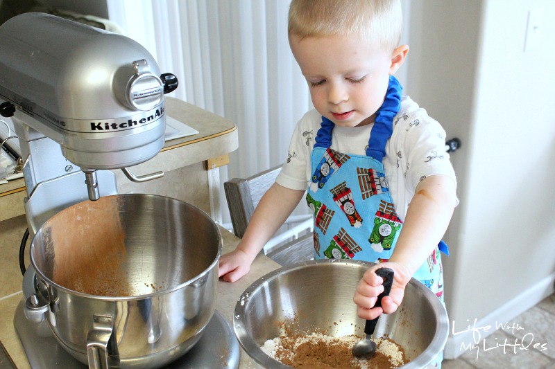 Tips for cooking with a toddler. How to cook with a toddler to make it fun, easy, and safe for both of you!