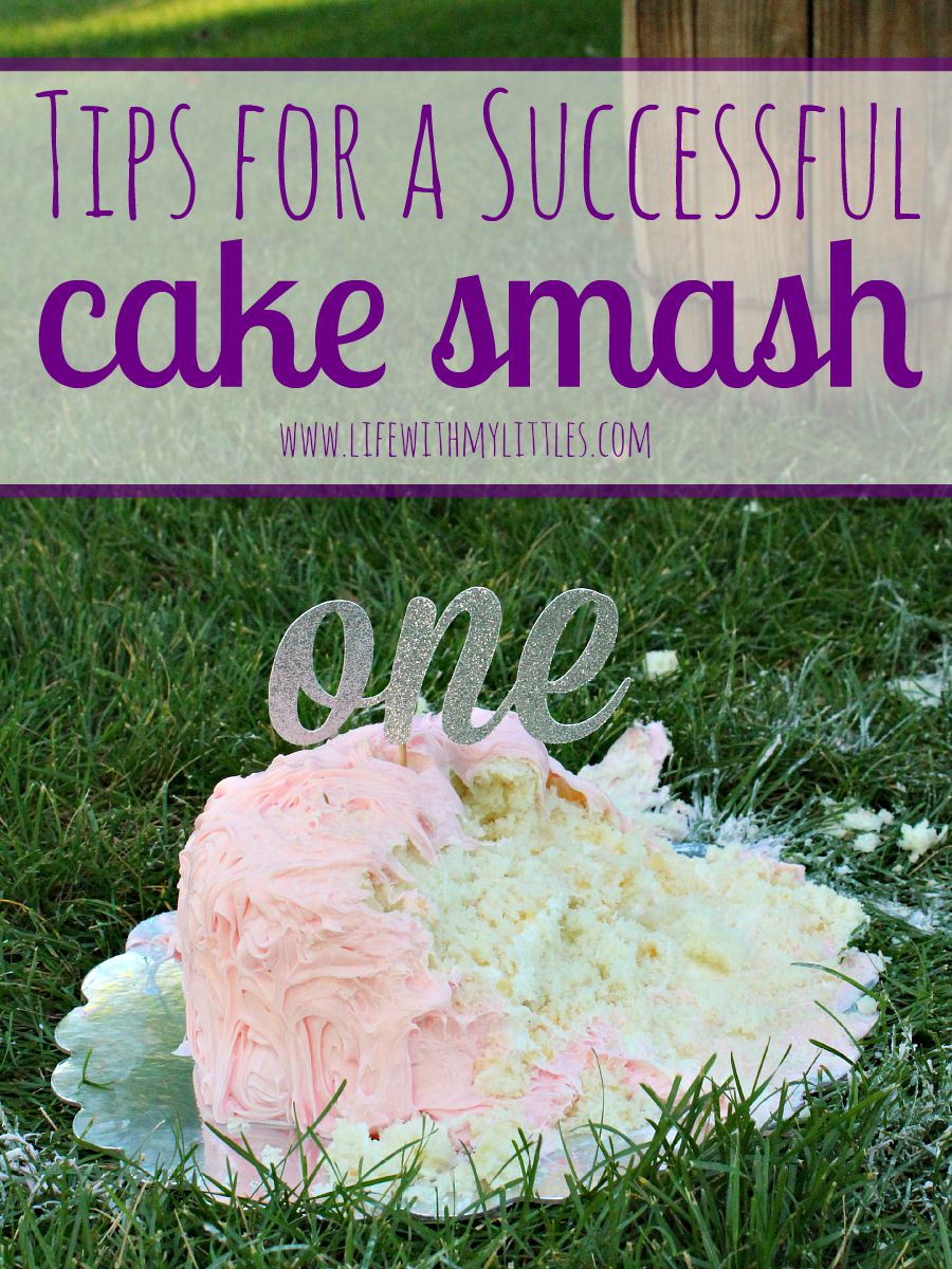 How to take your own cake smash photos and have it be a success! These cake smash tips are so helpful! And the pictures are adorable!