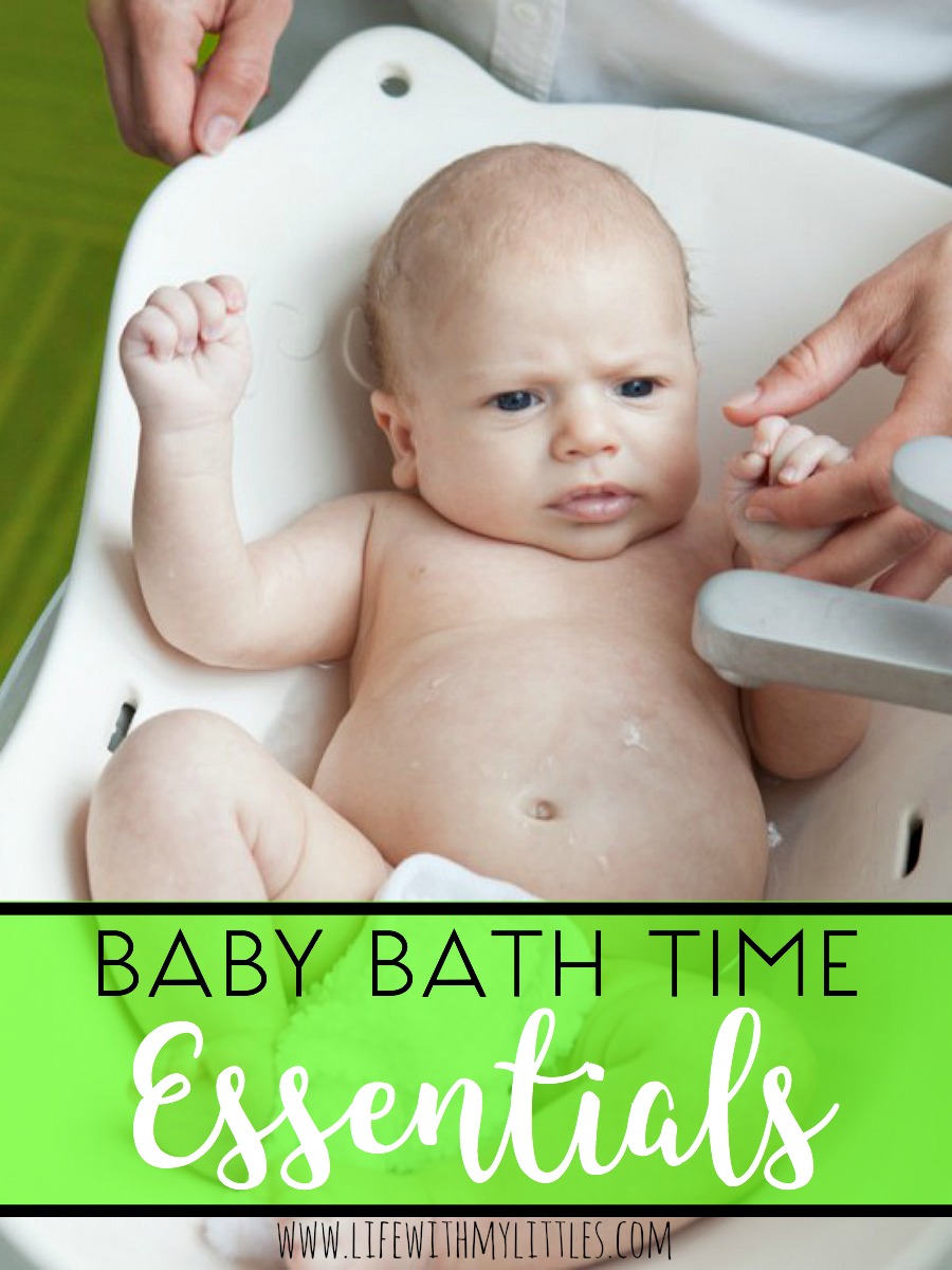 This list of baby bath time essentials is so helpful for new parents! If you're not sure what you need for bath time with baby, check out these tips!