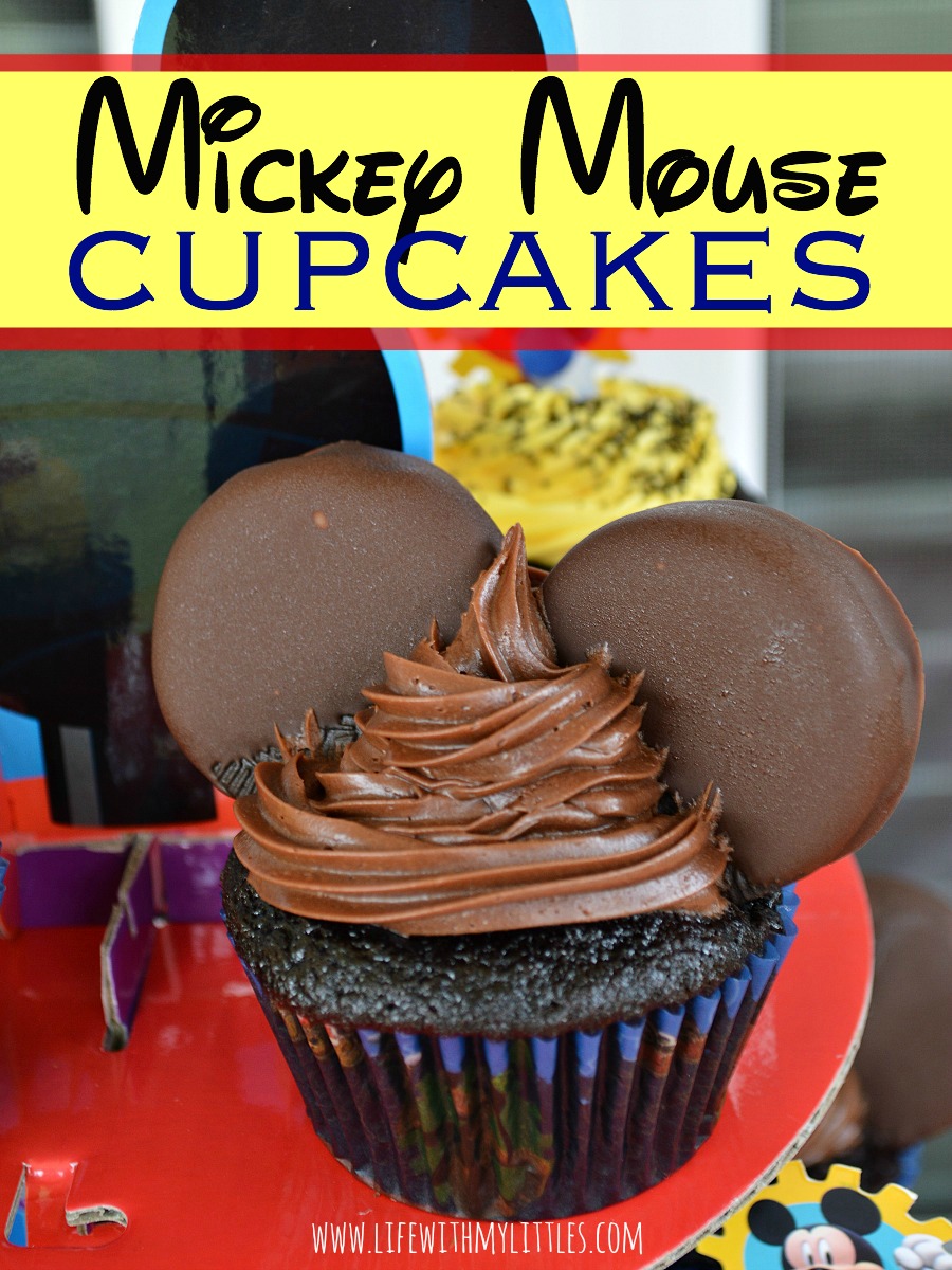 Here's a super easy DIY tutorial for Mickey Mouse cupcakes! Such a fun, cute idea for a Mickey Mouse or Disney party! 