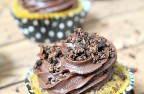 These Pumpkin Oreo Cupcakes are the perfect fall or Halloween dessert! Pumpkin, Oreos, and chocolate are an amazing combo! You have to try this one!