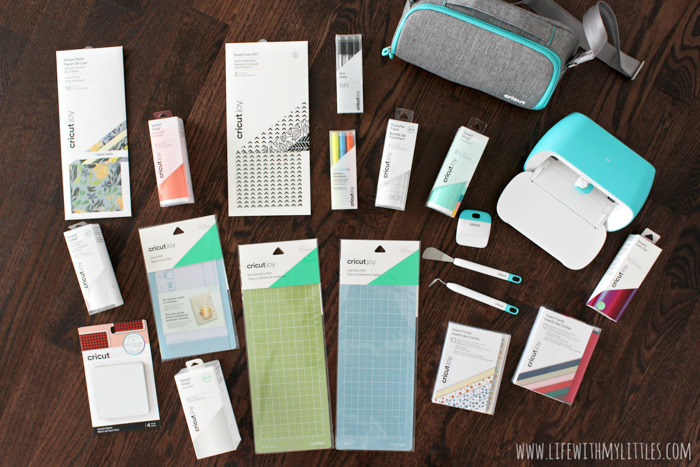 Customize your own water bottle in just a few minutes with the new Cricut Joy! This tutorial includes a free cut file for a "Mamas Run the World" water bottle decal that's perfect for moms who love to run!